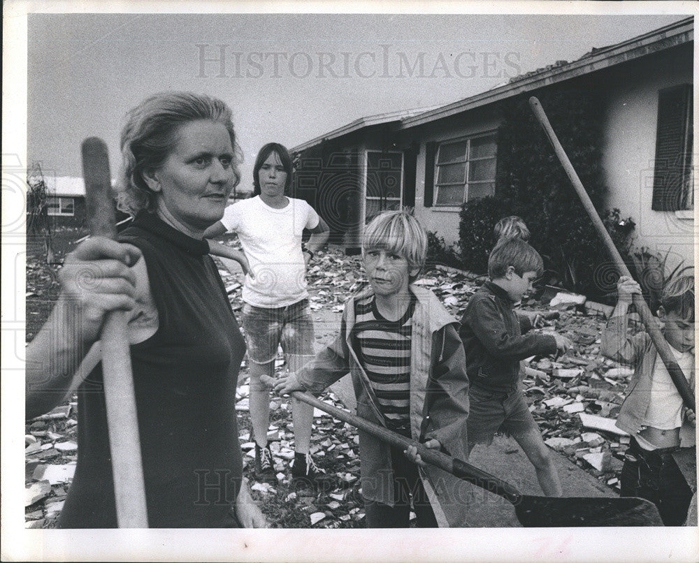 1972 Press Photo Largo clean up - Historic Images