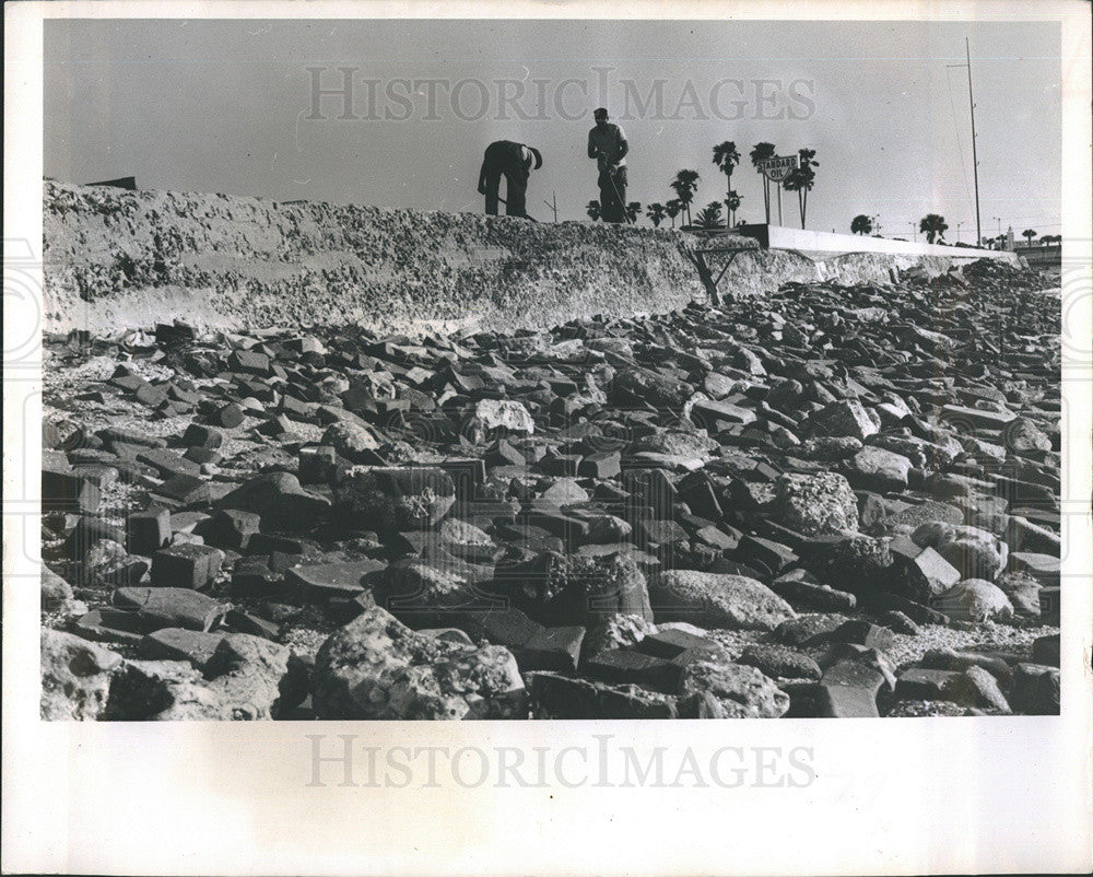 1965 Press Photo Seawall construction in Florida - Historic Images