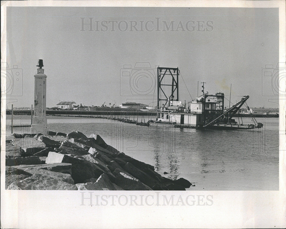 1967 Press Photo Dredging operation off S. Mole in St. Pete - Historic Images