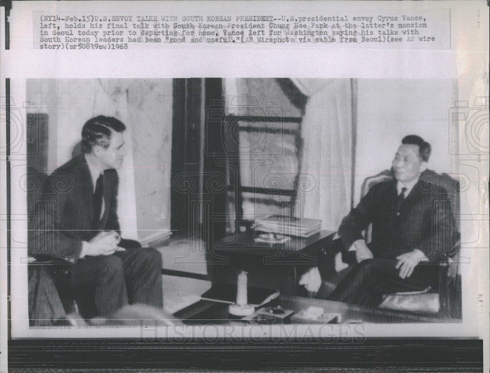 1968 Press Photo us envoy talks with south korean president - Historic Images