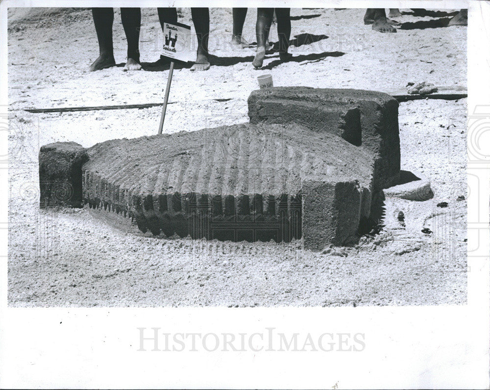 1977 Press Photo Van Wezel sand sculpture in Florida - Historic Images