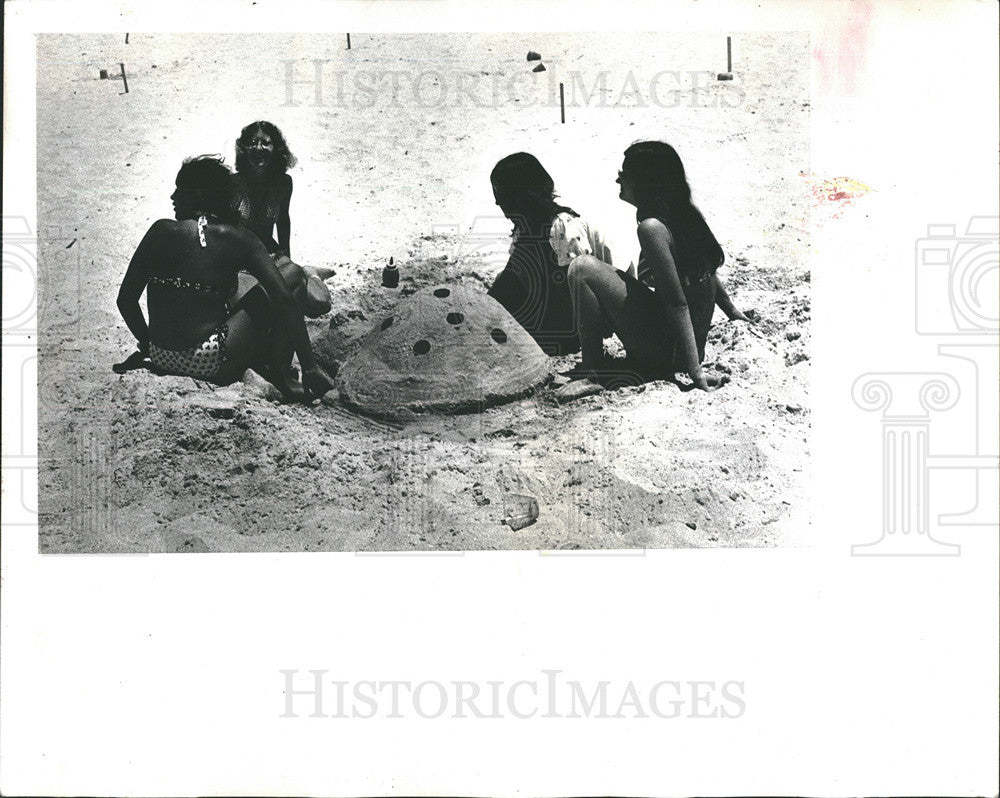 1973 Press Photo Sand 
Castle - Historic Images