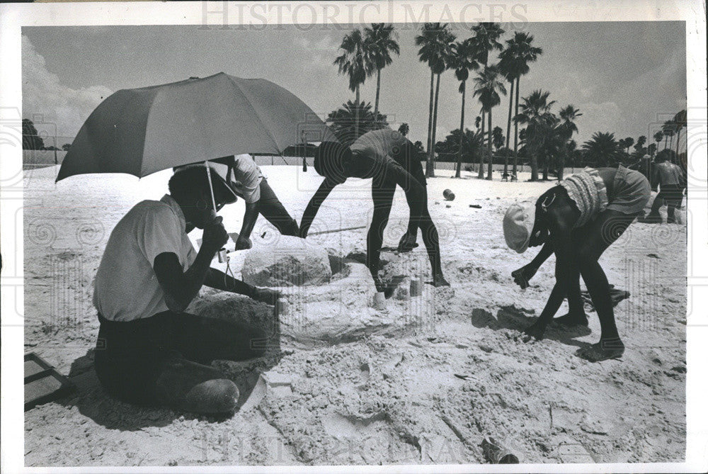 1976 Press Photo Sand sculpture on St Peterdsburg,Fla beach - Historic Images