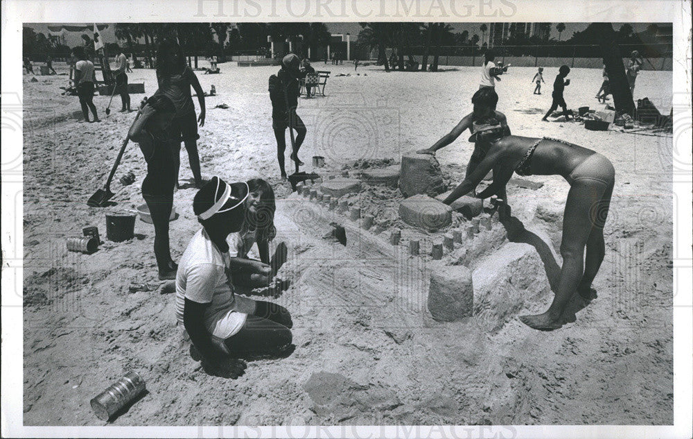 1976 Press Photo Sand Sculpture on St Petersburg,Fla beach - Historic Images