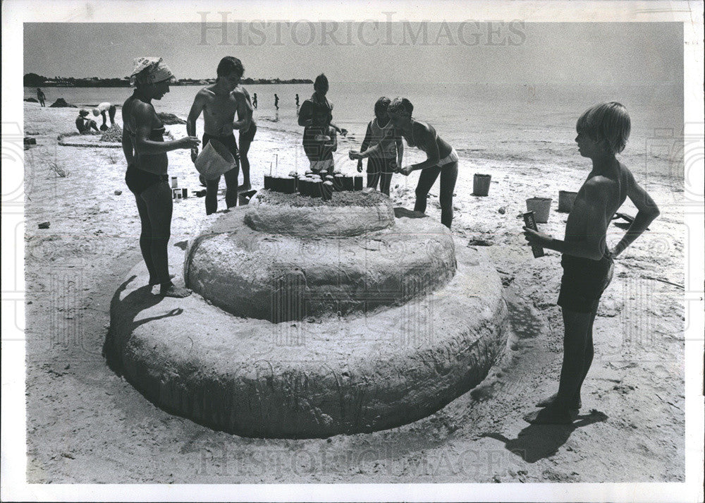 1976 Press Photo Sand sculpture on Florida beach - Historic Images