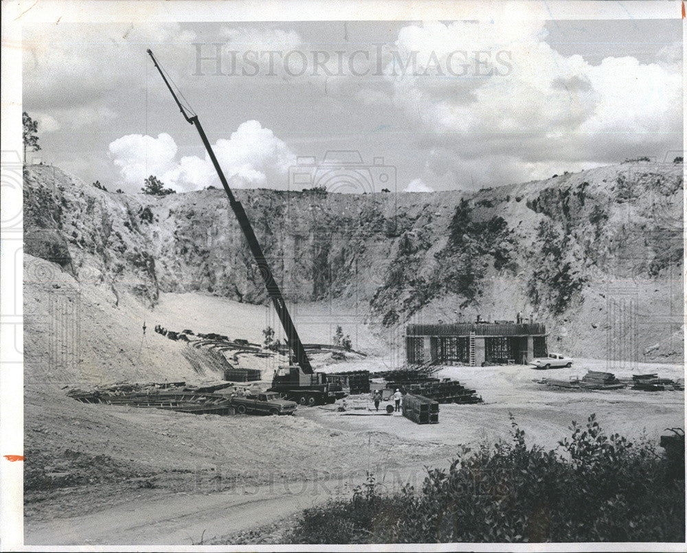 1976 Press Photo Space station at the bottom of a limestone mine, shielded from - Historic Images