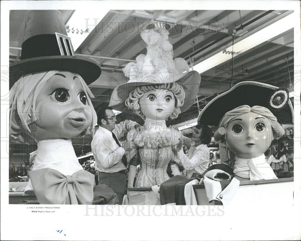 Press Photo Disneyland characters and mascots - Historic Images