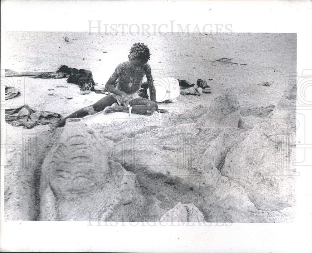 1974 Press Photo Sand sculpture by Mike Mesmer &amp; Chuck Rogers - Historic Images