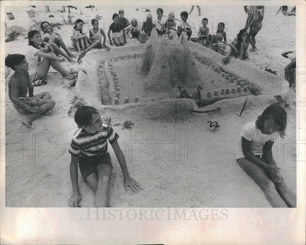 1971 Press Photo Fossil Park Recreation Center, North Shore Beach, Sand Castle - Historic Images