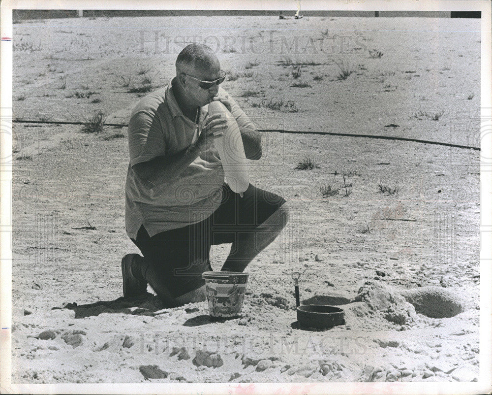 1966 Press Photo Blanchard Jolly, Sand Castle Competition - Historic Images