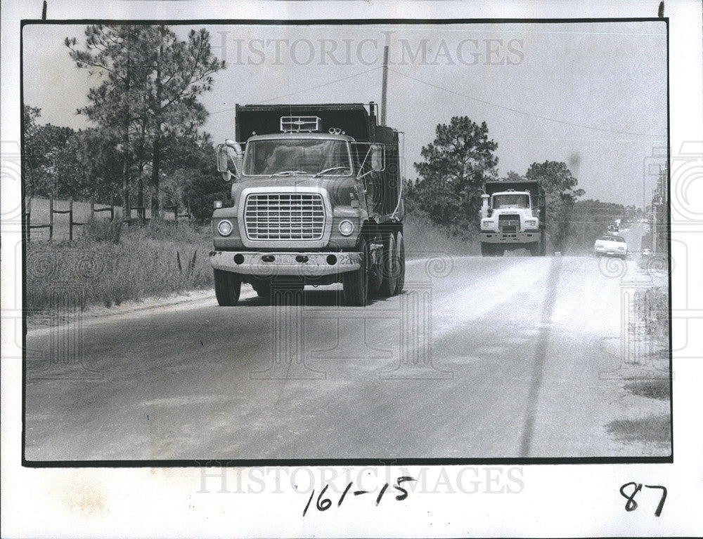 1978 Press Photo Trucks Hauling Fill Construction Site of Gulf View Mall Hudson - Historic Images