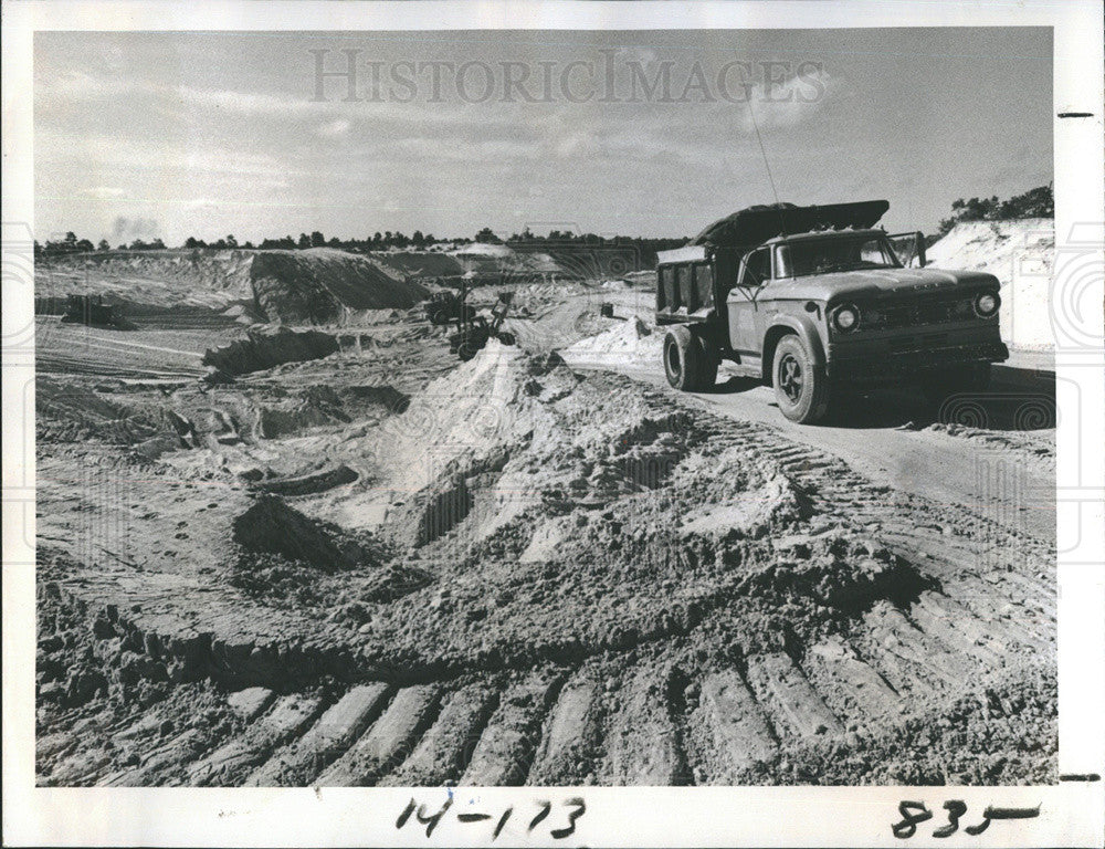 1978 Press Photo Pit Formed Fill Borrow for Gulfside Mall Project - Historic Images