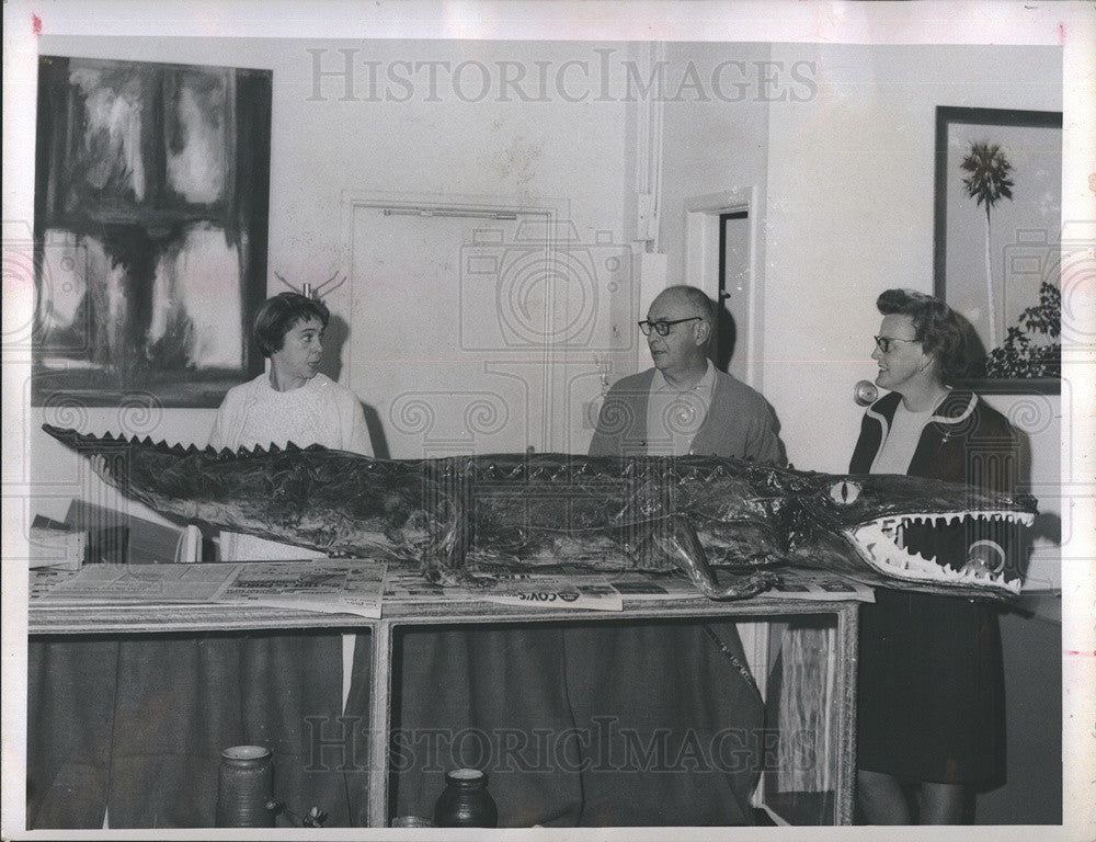 1970 Press Photo Holiday Lakes CLubhouse, Louise Allman, Morey Webster - Historic Images