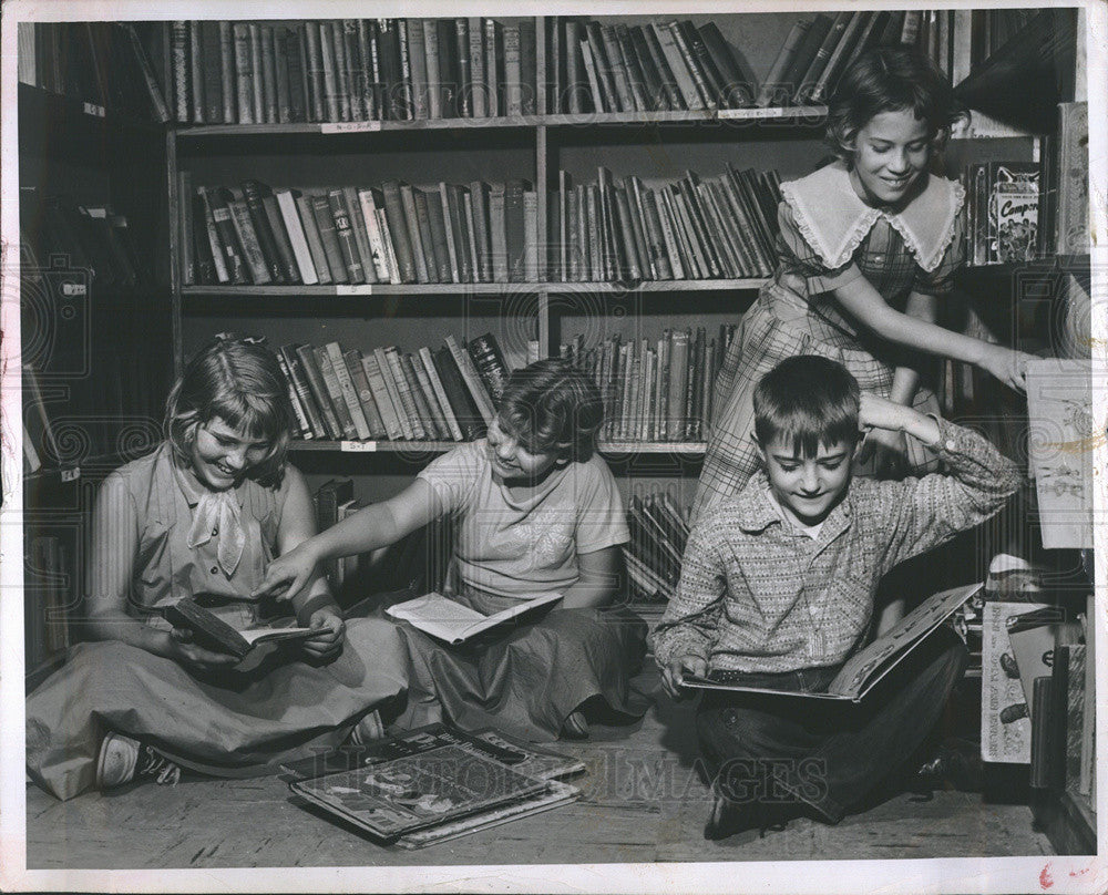 1956 Press Photo Gulf Beach Public Library is a homework center for youngsters - Historic Images