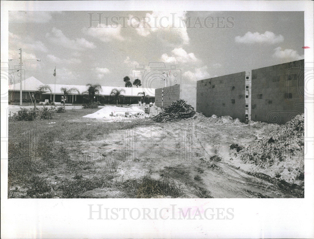 1968 Press Photo Construction Of Gulf Beaches Public Library, Madeira Beach, FL - Historic Images