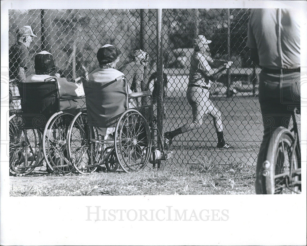 1984 Press Photo South Heritage Nursing Center Residents Watch Baseball Game - Historic Images