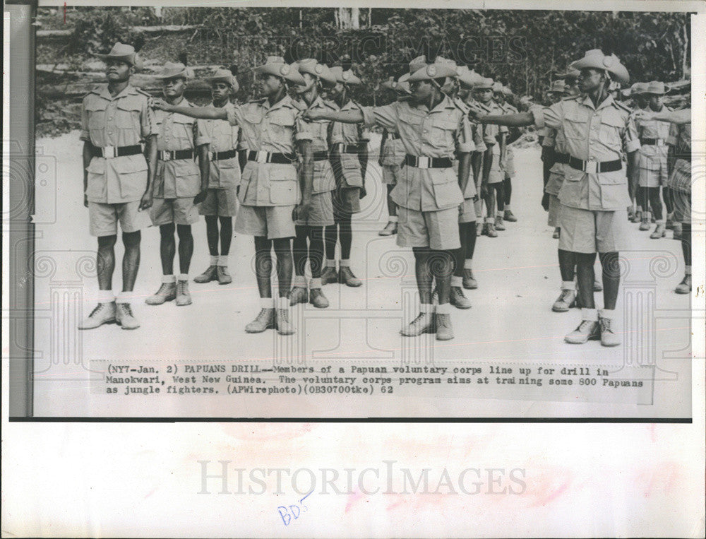 1962 Press Photo Members Of Papuan Voluntary Corps Drill In Manokwari New Guinea - Historic Images