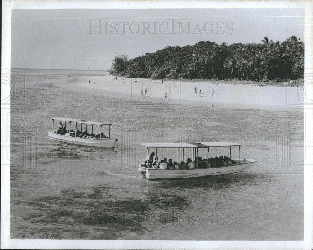 1966 Press Photo Glass Bottom Boats Australia&#39;s Great Barrier Reef Green Island - Historic Images