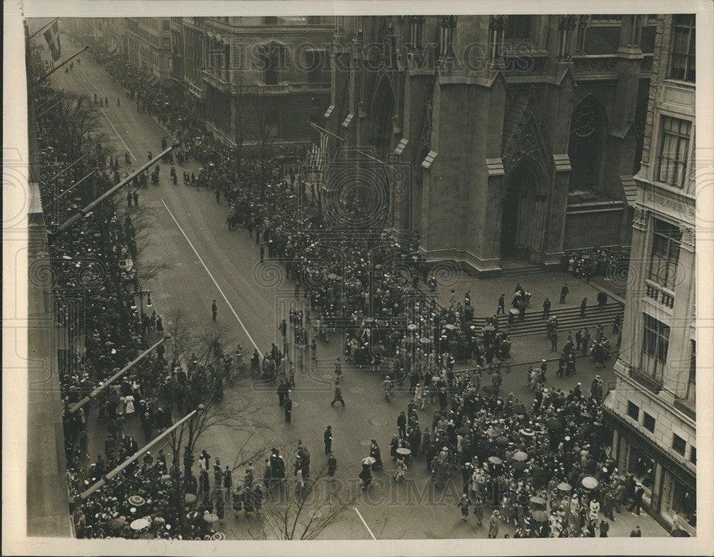 1944 Press Photo NYC Easter Sunday St Patrick&#39;s Cathedral attending Mass - Historic Images