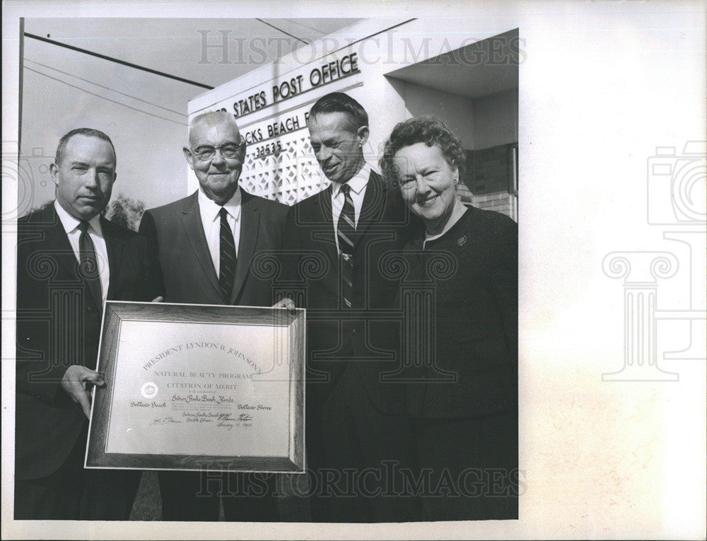 1969 Press Photo Indian Rock Beach postmasters receives citations of Merit - Historic Images