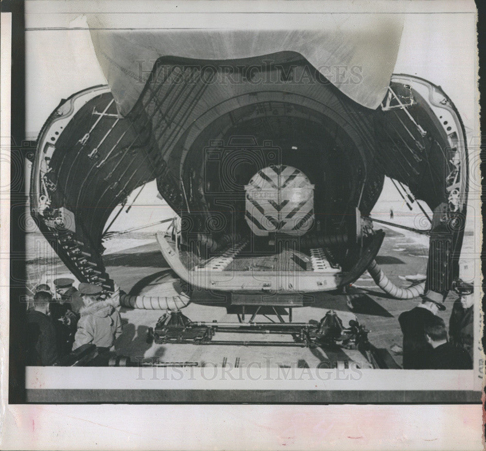 Press Photo Minuteman Missile, back of an aircraft - Historic Images