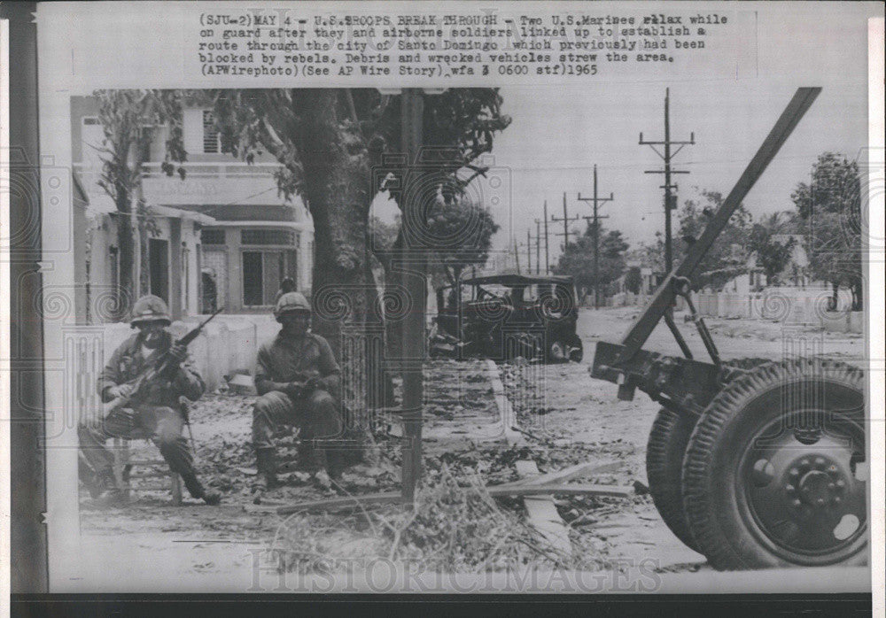 1965 Press Photo Marines Relax After Blazing a Route Through Santo Domingo - Historic Images