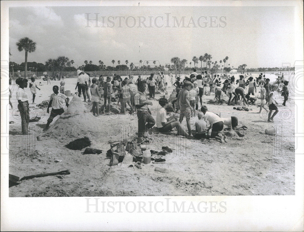 1969 Press Photo Sand Sculpture, City Youth, Recreation Centers - Historic Images