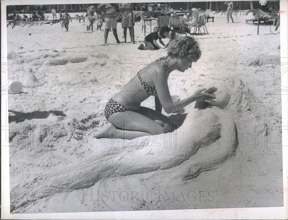 1969 Press Photo Ginny Jorgeson, Sand Castle Contest - Historic Images