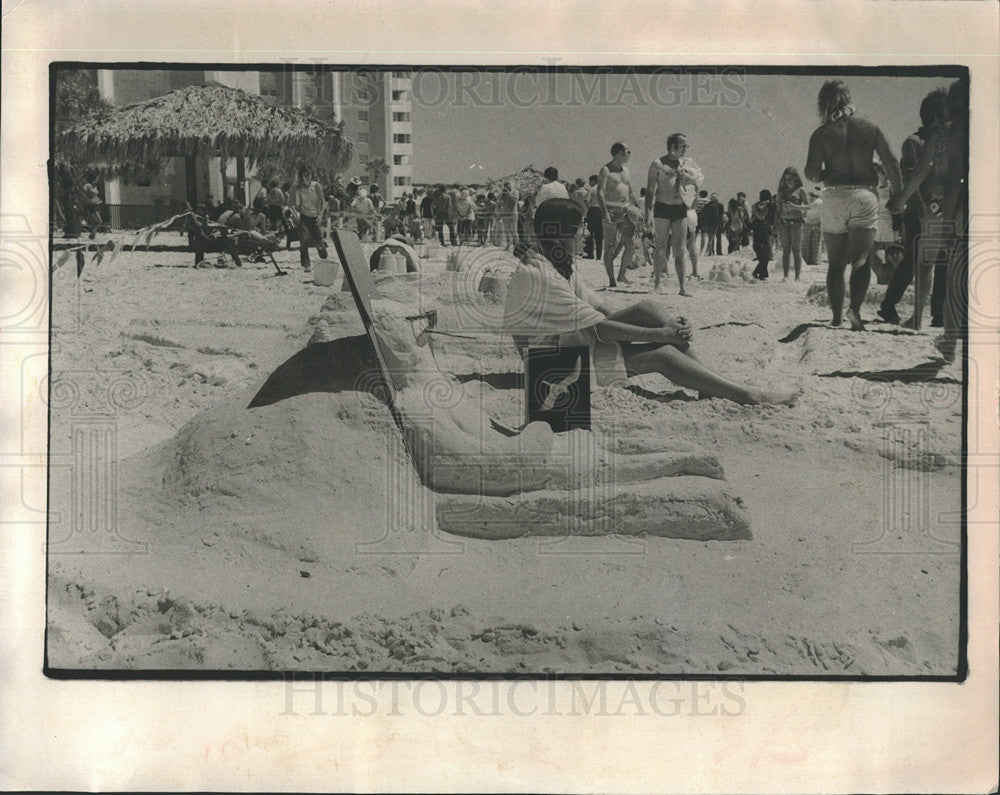 1973 Press Photo Paul Kazmerski, Sarasota Sand Sculpture - Historic Images