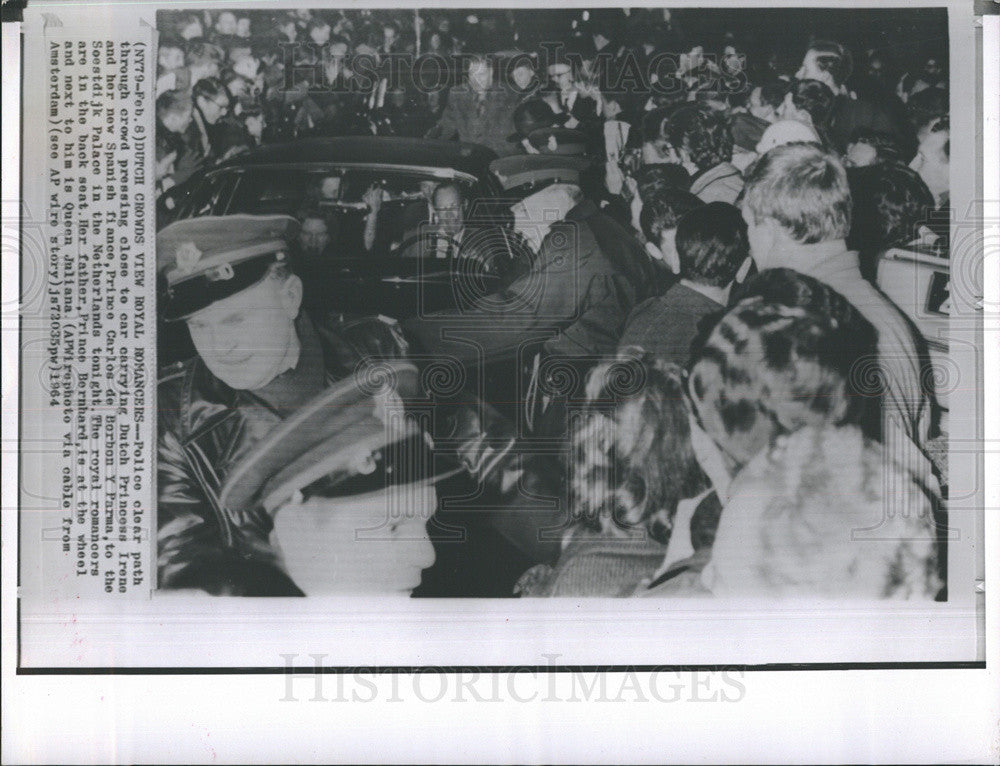 1964 Press Photo Crowds wait for Dutch Princess Irene and her fiance Prince Carl - Historic Images