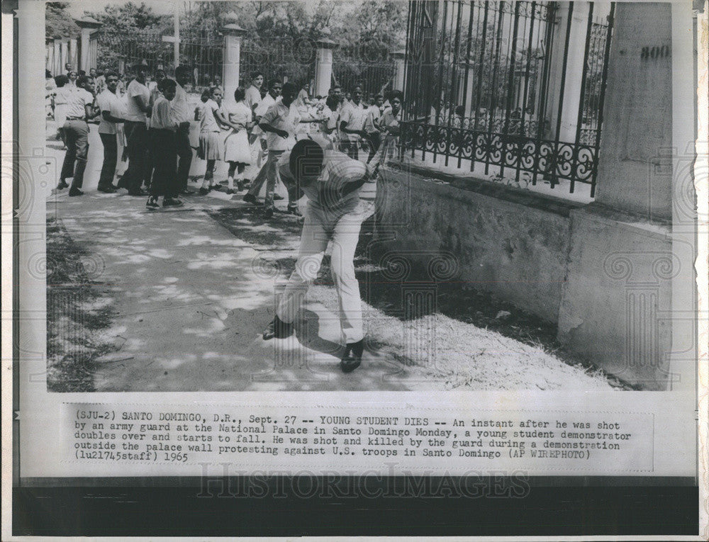 1965 Press Photo National Palace, Santo Domingo, Student Demonstrator - Historic Images