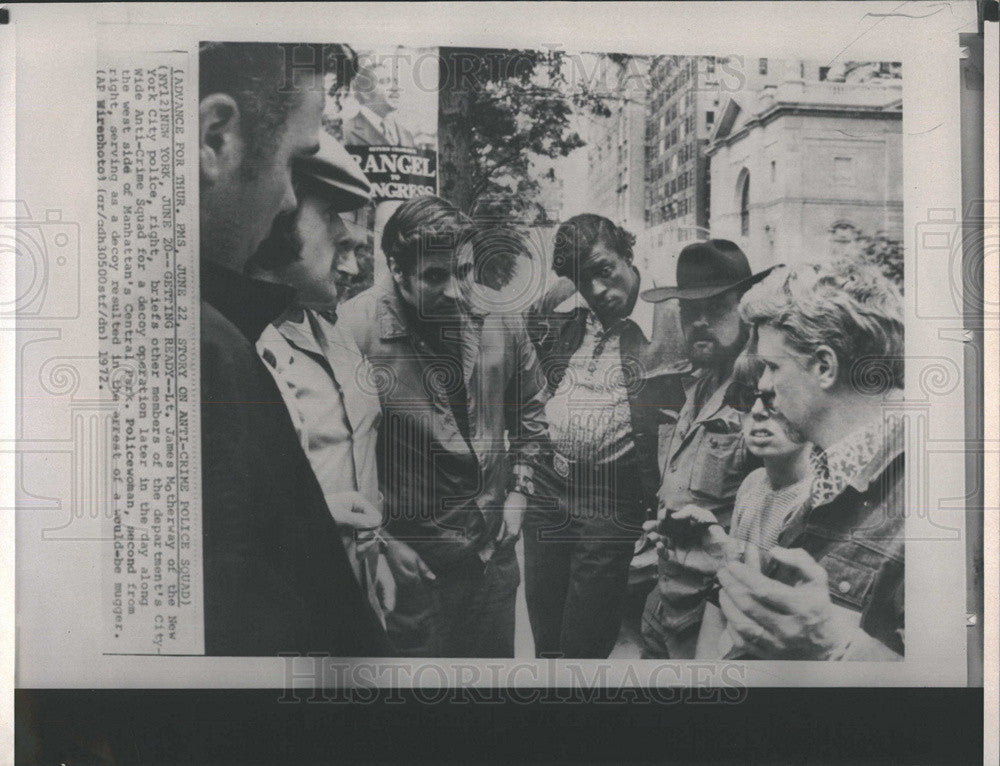 1972 Press Photo Lt James Motherway, Anti-Crime Squad, New York - Historic Images