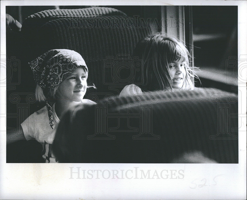 1977 Press Photo San Antonio Children Ride Orange Belt Railroad - Historic Images