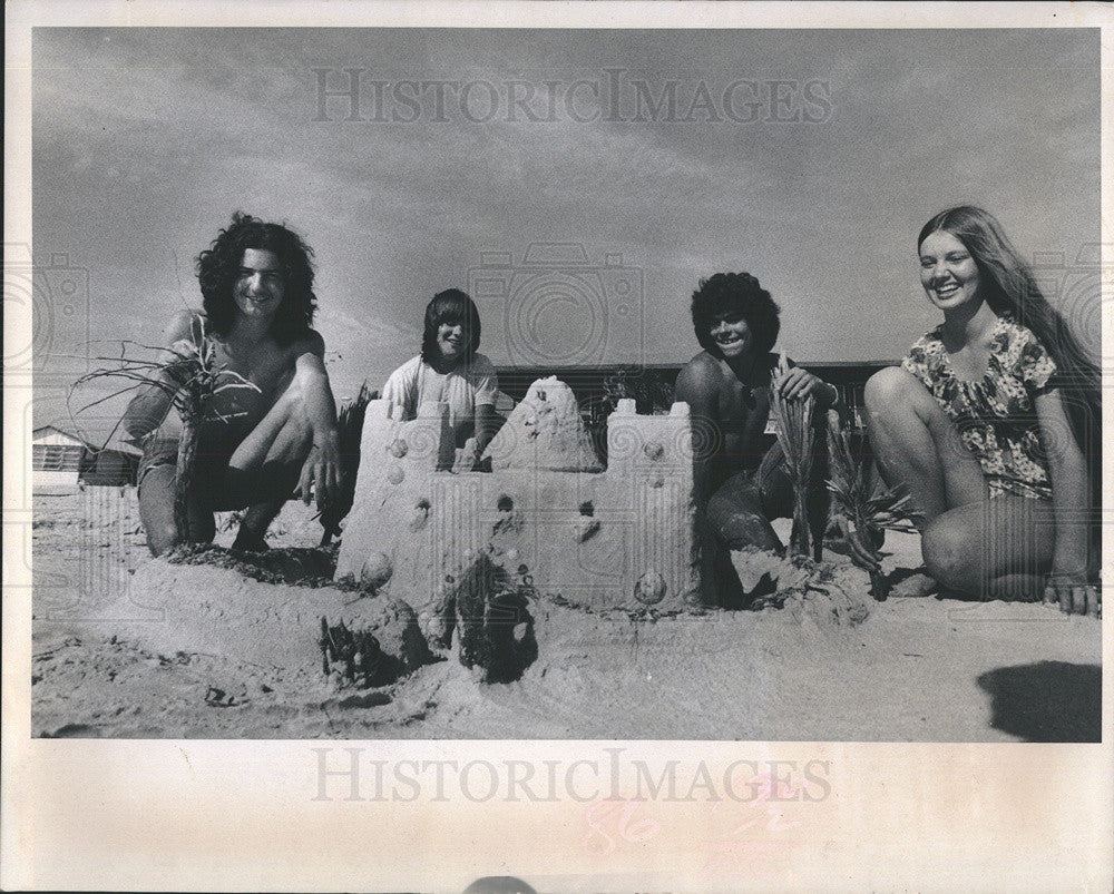 1973 Press Photo Sand Castles on the beach - Historic Images