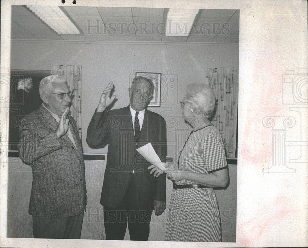 1967 Press Photo Swearing in of new town commissioners at South Pasadena - Historic Images