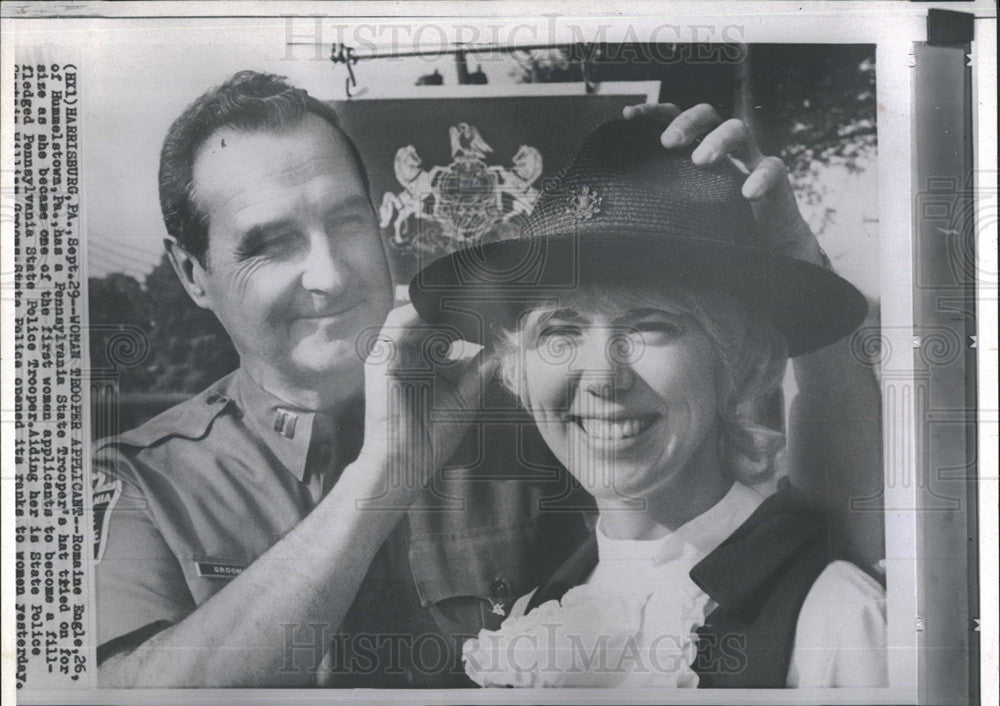 1971 Press Photo Romaine Engle becomes Pennsylvania State Police trooper - Historic Images