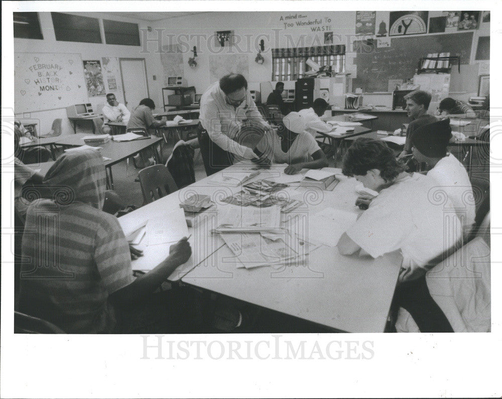 1992 Press Photo Turning boys from a life of crime at the San Antonio Boys Villa - Historic Images