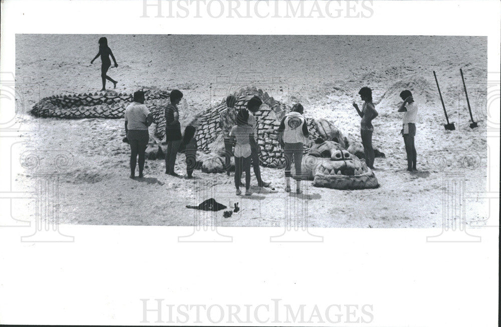 1982 Press Photo Dragon Sandcastle Clearwater Beach - Historic Images