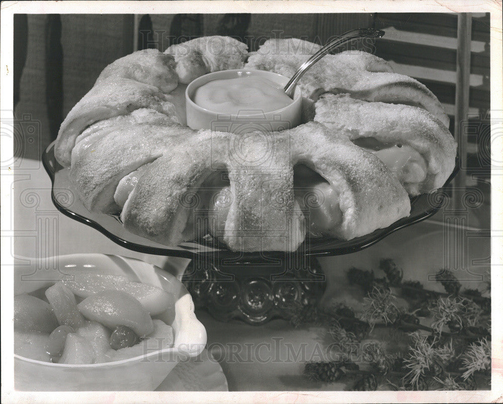 1967 Press Photo Roly Poly Custard Scone Flavored With Creamy Custard And Fruit - Historic Images