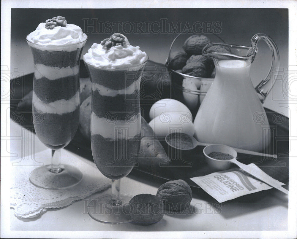 1975 Press Photo Sweet And Nutty Parfaits Made From Sweet Potatoes And Gelatin - Historic Images