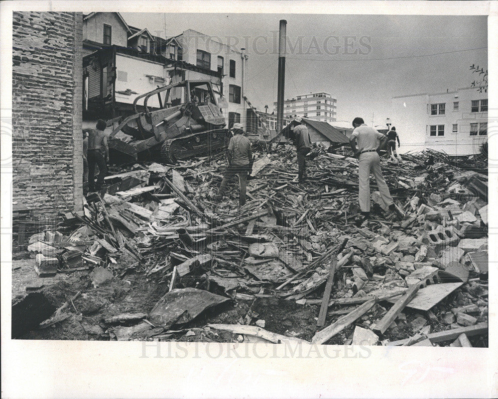 1981 Press Photo Downtown St Petersburg Detroit Hotel Block Demolition - Historic Images