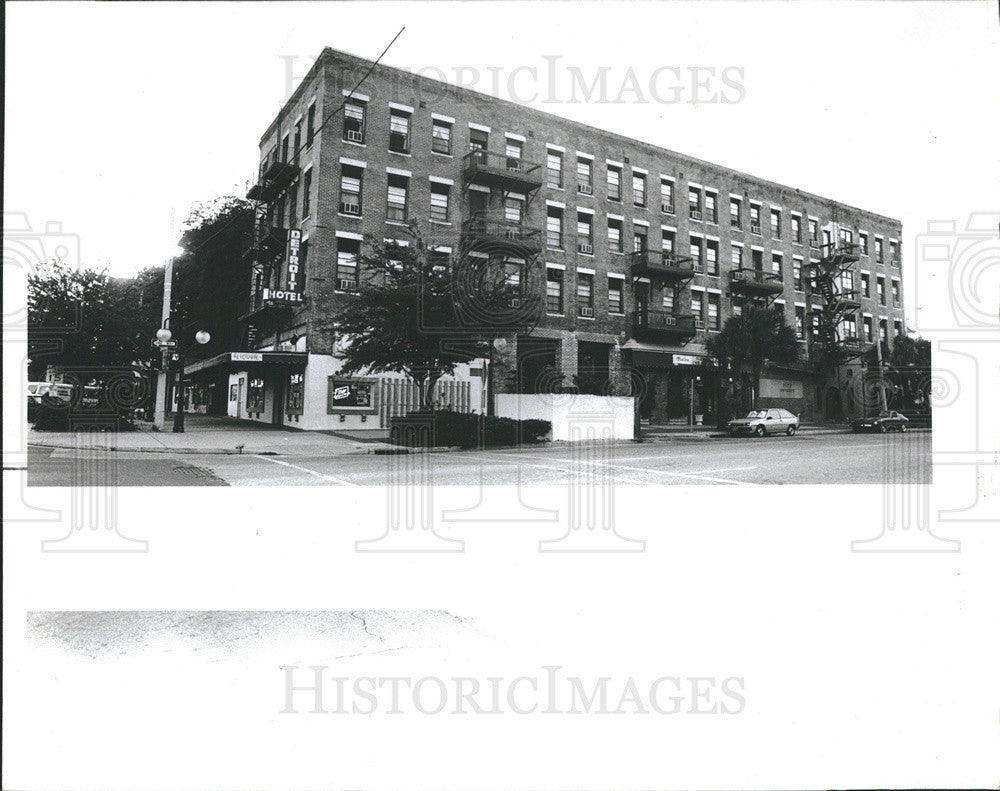 1988 Press Photo Detroit Hotel - Historic Images