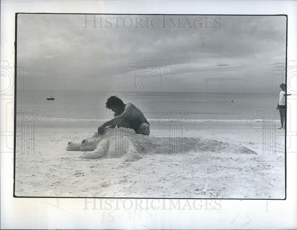 1978 Press Photo Aires daSilva Builds Animal Sand Sculptors, St Petersburg Beach - Historic Images