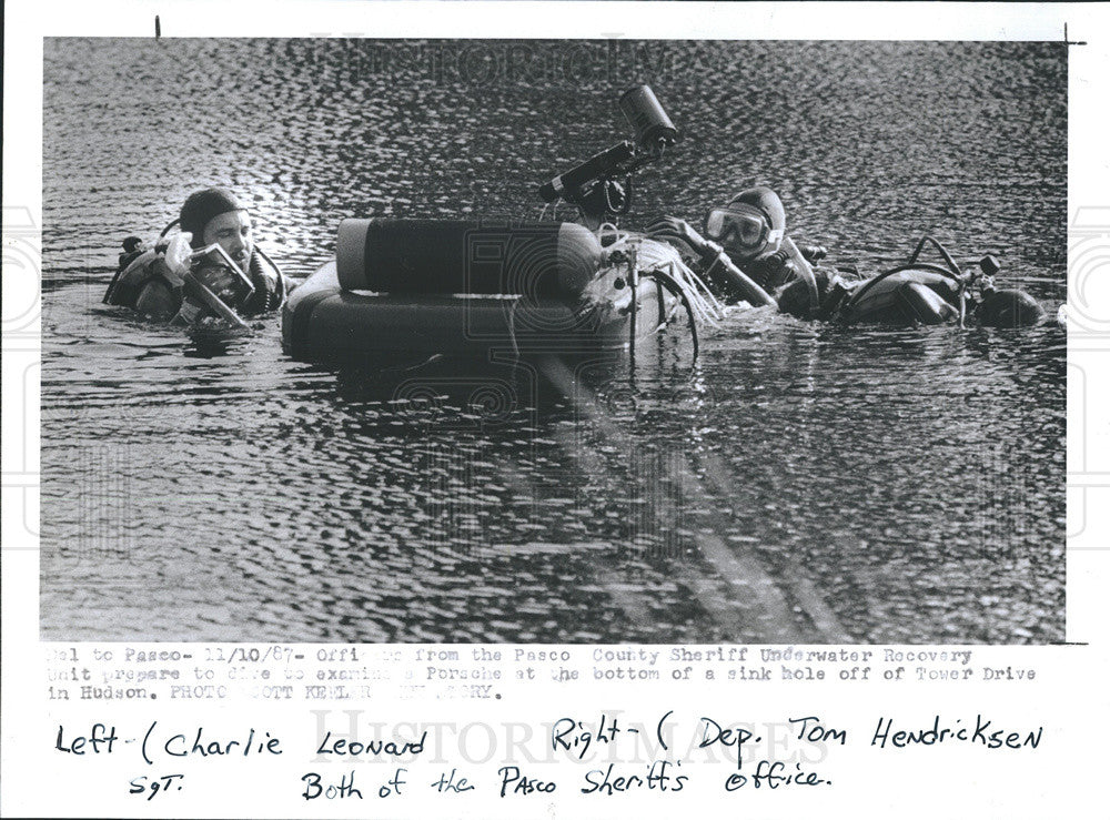 1987 Press Photo Porsche 928 Submerged in water - Historic Images