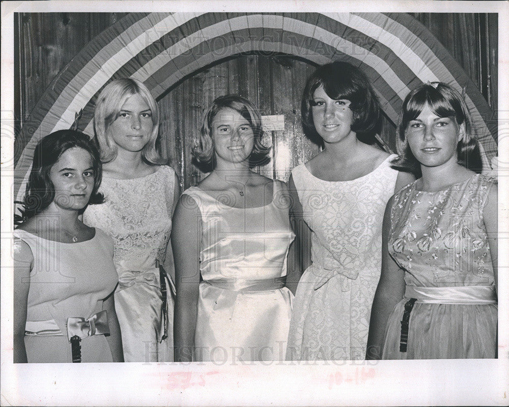 1966 Press Photo rainbow girls Install - Historic Images