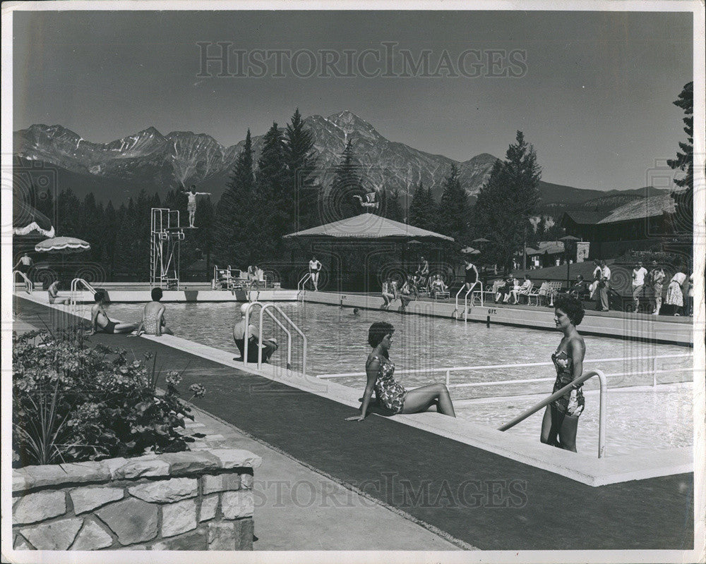 1968 Press Photo Canadian Rockies Jasper Lodge Alberta - Historic Images