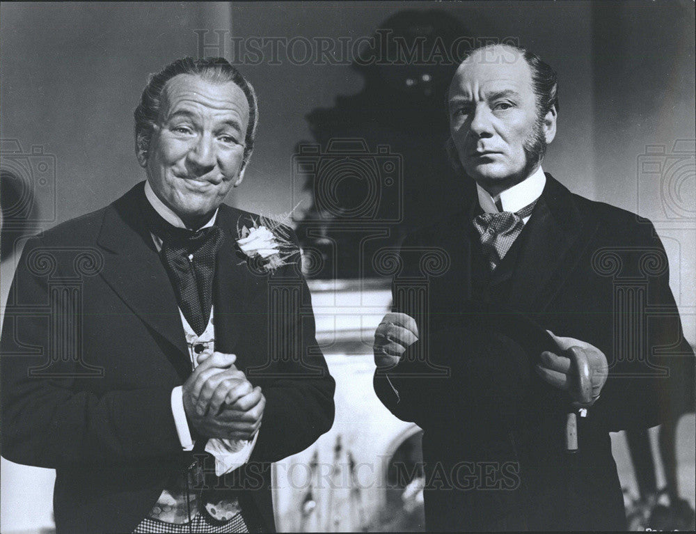 1956 Press Photo Noel Coward, Sir John Gielgud in &quot;Around The World In 80 Days.&quot; - Historic Images