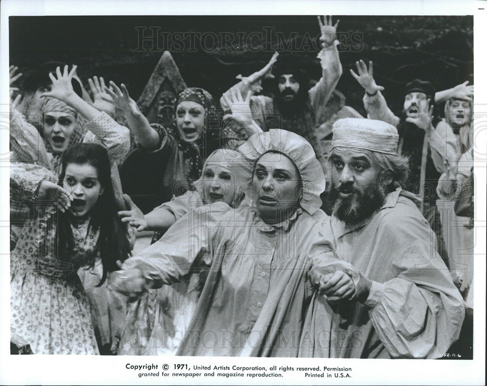 1971 Press Photo Topol &amp; Norma Crane in &quot;Fiddler on The Roof.&quot; - Historic Images