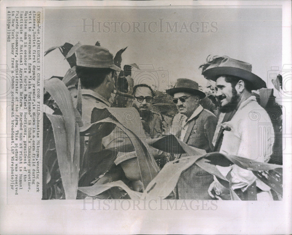 1962 Press Photo Anastas Mikoyan, Isla Turiguano, Carlos Rafael Rodriguez - Historic Images
