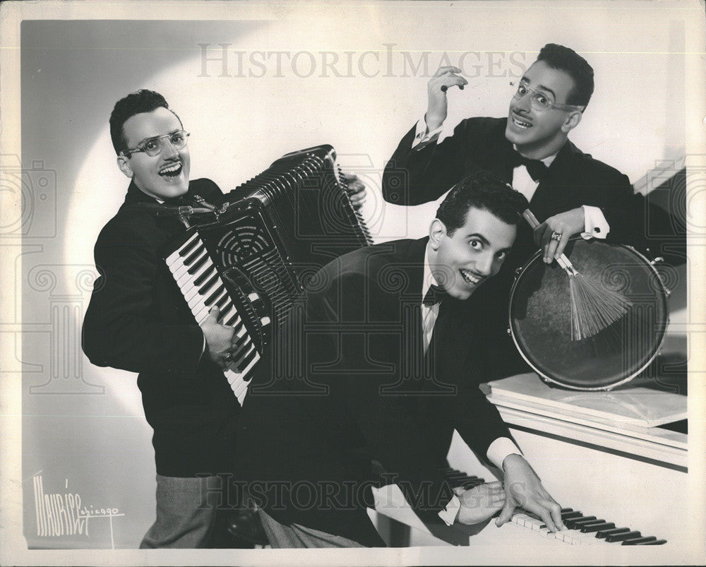 1954 Press Photo The Ronalds Brothers At Cairo Supper Club - Historic Images